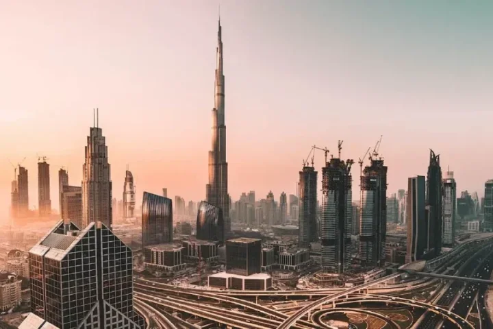 Dubai'de İş Fikirleri 2026: 67 Kârlı Düşük Maliyetli Fırsat
