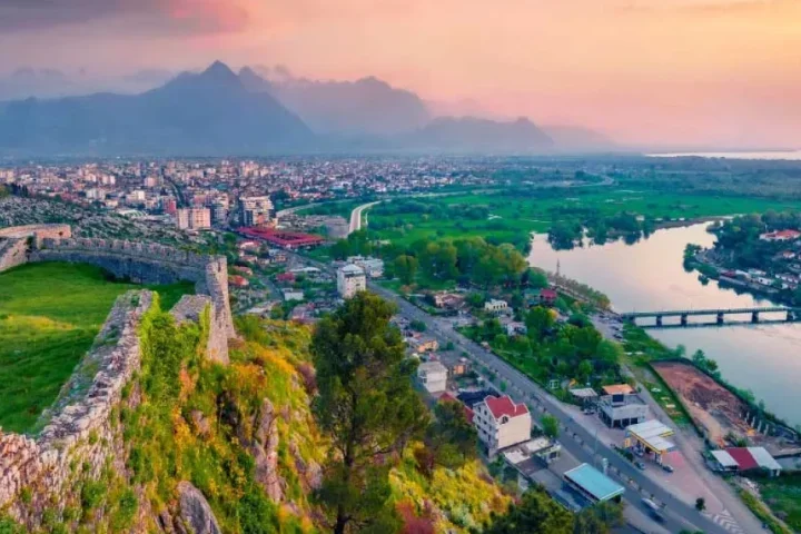 Arnavutluk'ta İş Yapmak İçin Soru-Cevap Kılavuzu Arnavutluk'ta İş Yapmak İçin Soru-Cevap Kılavuzu